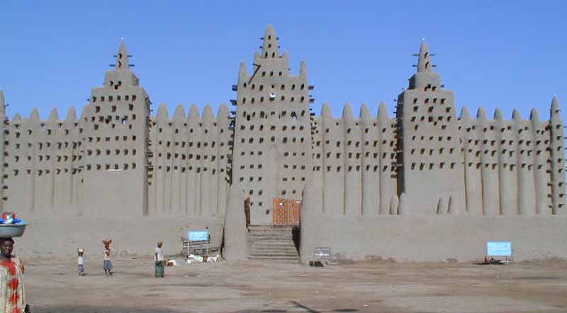 "Great Mosque of Djenné 3". Licensed under ملكية عامة via ويكيميديا كومنز - http://commons.wikimedia.org/wiki/File:Great_Mosque_of_Djenn%C3%A9_3.jpg#mediaviewer/File:Great_Mosque_of_Djenn%C3%A9_3.jpg