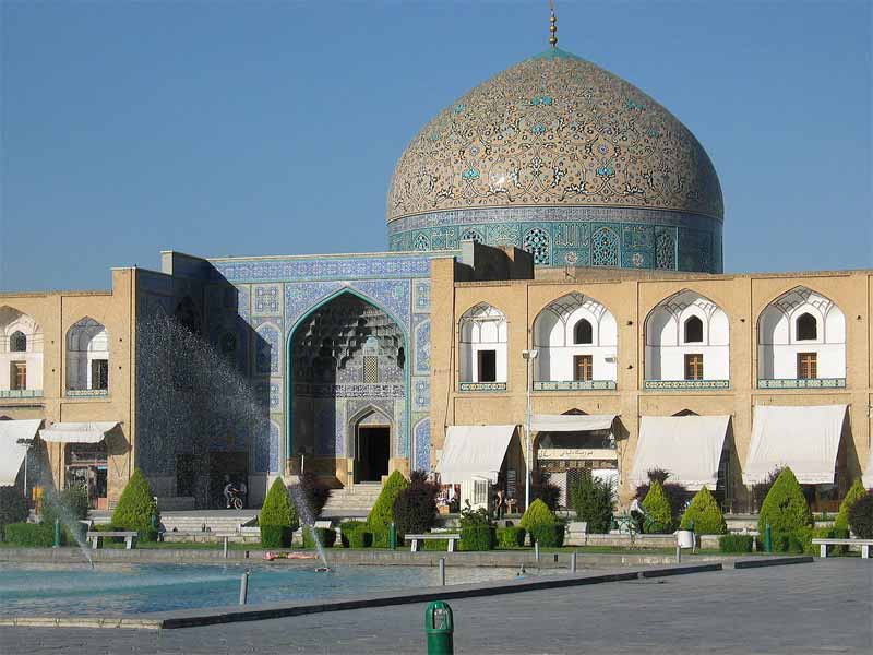 "Sheikh Lotfallah Esfahan" by Photo by Nicolas Hadjisavvas. Licensed under CC BY 2.5 via ويكيميديا كومنز - http://commons.wikimedia.org/wiki/File:Sheikh_Lotfallah_Esfahan.JPG#mediaviewer/File:Sheikh_Lotfallah_Esfahan.JPG