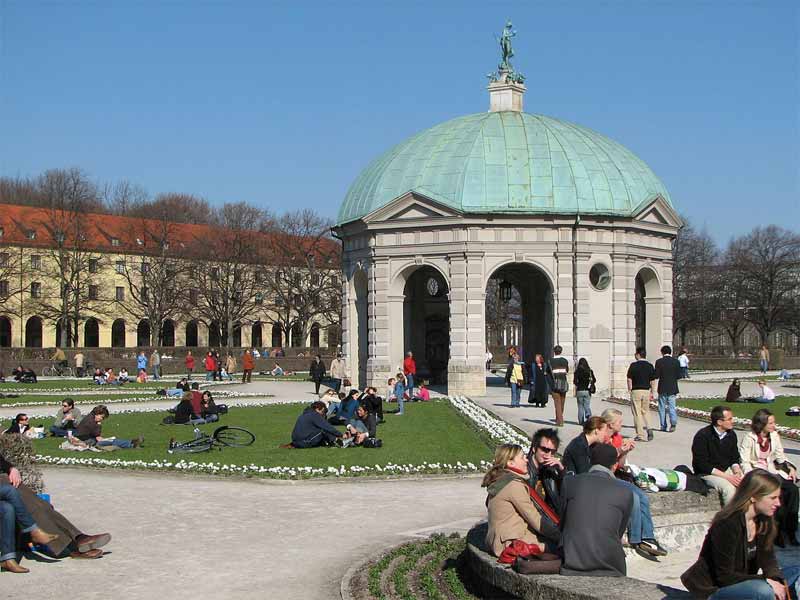 "Hofgarten München im Frühling" by Chris 73 / Wikimedia Commons. Licensed under CC BY-SA 3.0 via Wikimedia Commons - http://commons.wikimedia.org/wiki/File:Hofgarten_M%C3%BCnchen_im_Fr%C3%BChling.jpg#mediaviewer/File:Hofgarten_M%C3%BCnchen_im_Fr%C3%BChling.jpg