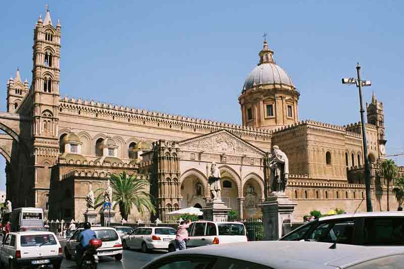 "Palermo-Cathedral-bjs-1". Licensed under CC BY-SA 2.5 via ويكيميديا كومنز - http://commons.wikimedia.org/wiki/File:Palermo-Cathedral-bjs-1.jpg#mediaviewer/File:Palermo-Cathedral-bjs-1.jpg